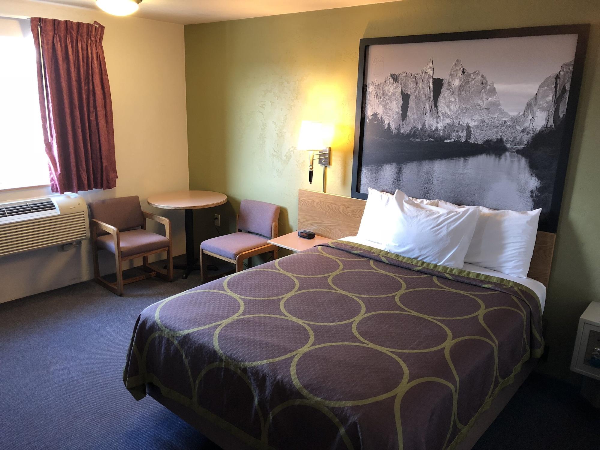 Super 8 By Wyndham Hotel Redmond