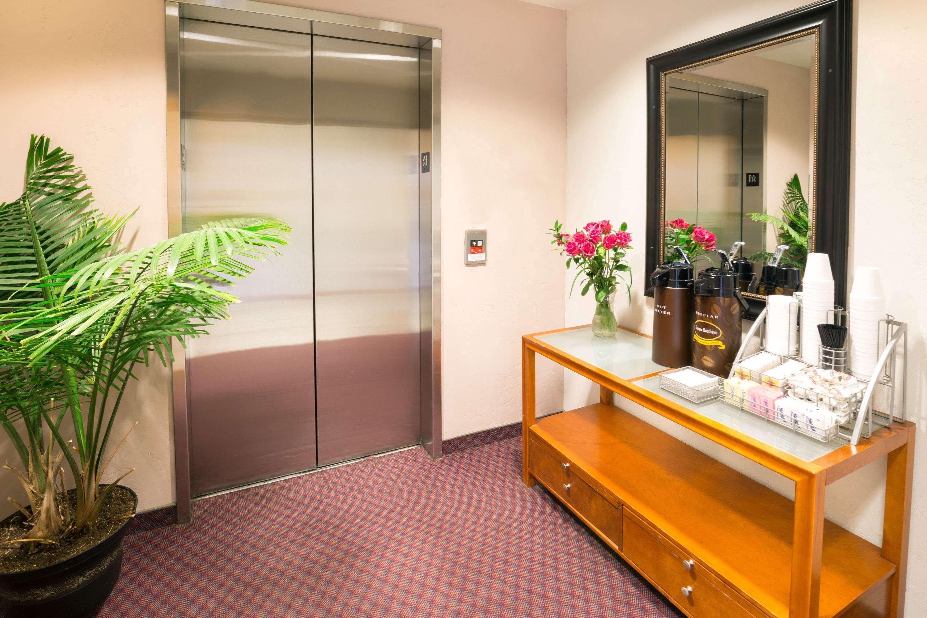 Super 8 By Wyndham Hotel Redmond
