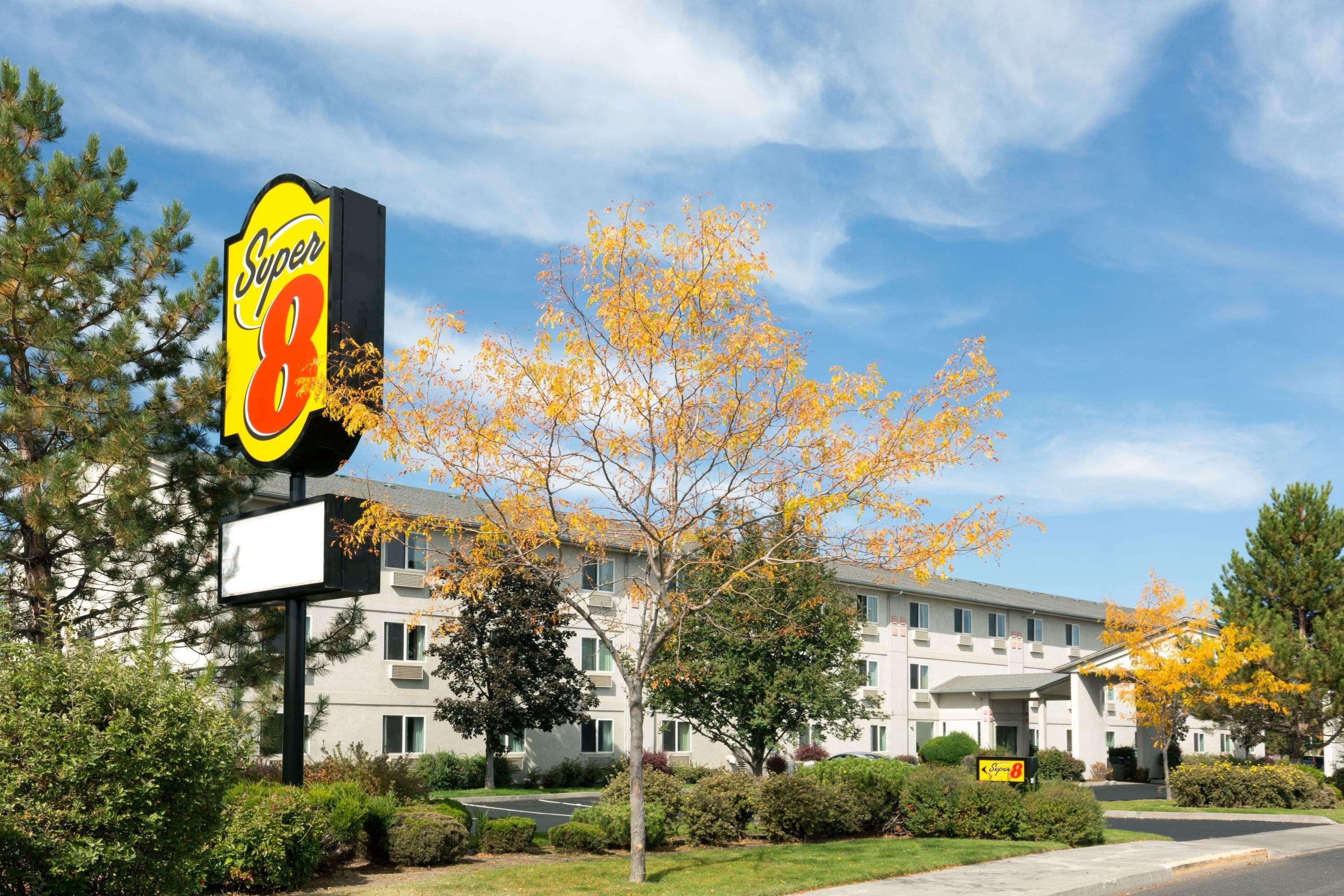 Super 8 By Wyndham Hotel Redmond