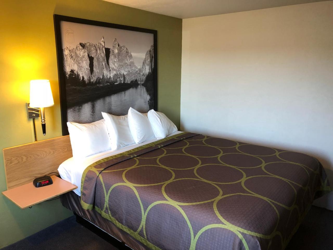 Hotel Super 8 By Wyndham Redmond